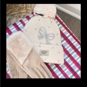 Stay warm and cozy NWT UGG Beige Cream Beanie and Glove Set with rhinestone  Bow